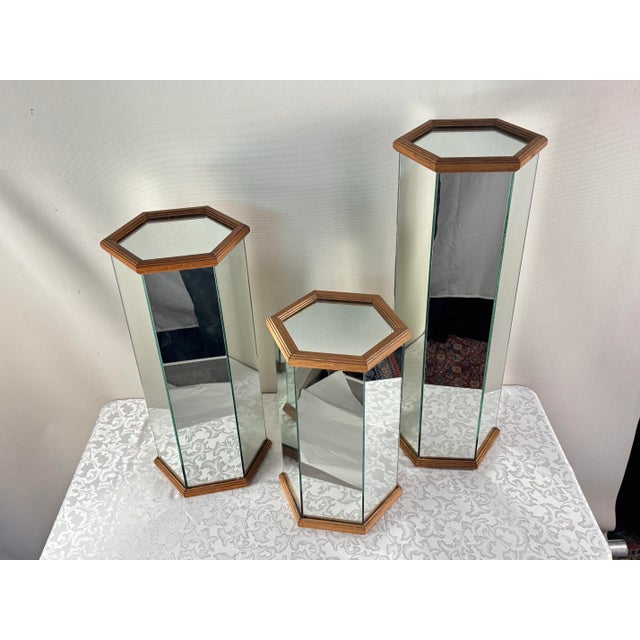 Hollywood Regency 1970s Trio of Hollywood Regency-Style Hexagonal Mirrored Art Pedestals With Oak Wood Trim. For Sale - Image 3 of 7
