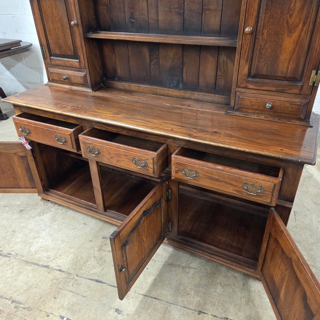 Mid 20th Century English Oak Paneled 5 Door & 3 Drawer Dresser and Rack With Shaped Frieze For Sale - Image 15 of 18