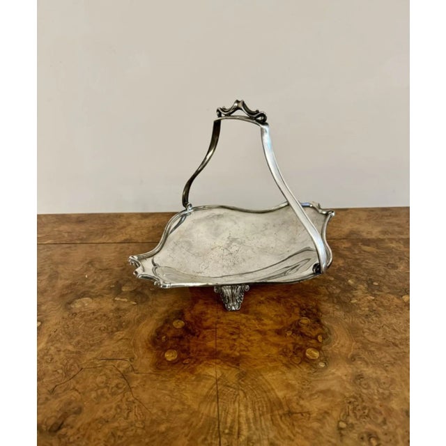 Pretty antique Edwardian silver plated cake basket, having a quality antique Edwardian silver plated cake basket with a...