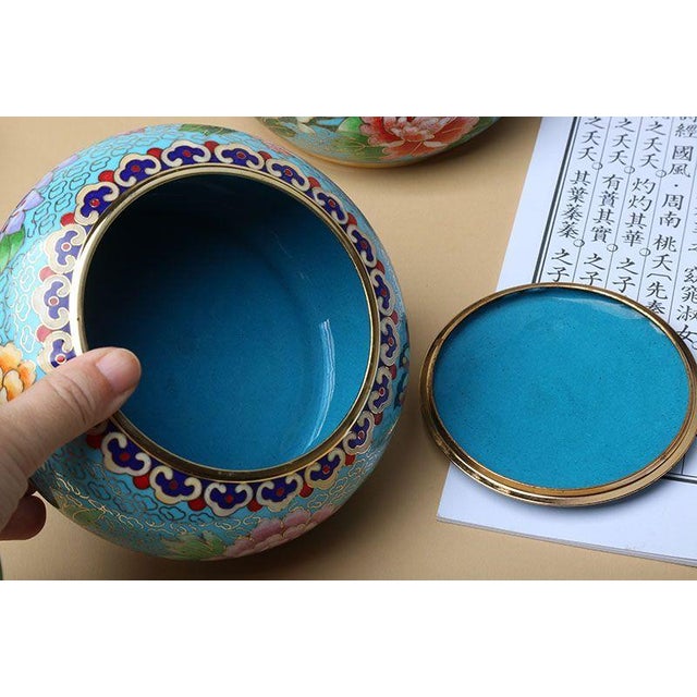 Asian Pair of Vintage Cloisonné Enamel Round Boxes – Peony & Butterfly Motif, Light Blue Ground For Sale - Image 3 of 7