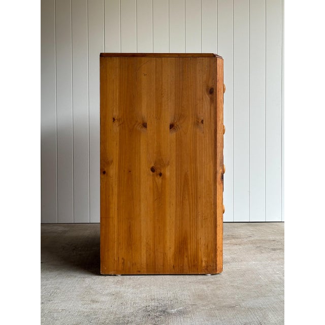 Vintage Lane “America” Collection Pine Chest of Drawers For Sale - Image 15 of 18