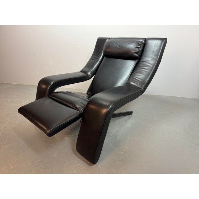 Mid-Century Italian Kilkis Lounge Chair with Ottoman and Integrated Small Side Table in Black Leather by Ammaniti & Vitello for Brunati, Italy, 1960s For Sale - Image 16 of 17