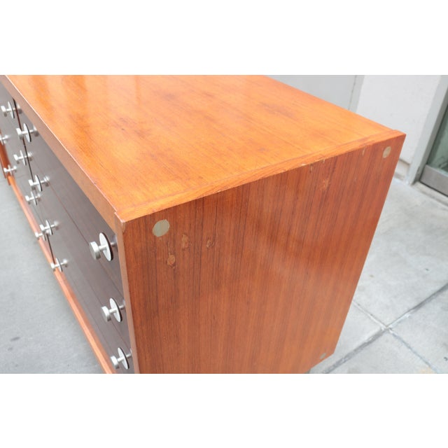 1960s Pair of Italian Modernist Chest of Drawers For Sale In New York - Image 6 of 15