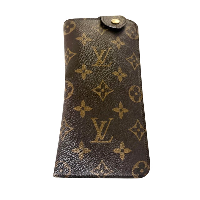 Sienna Vintage (New Cond.) Louis Vuitton Monogram Canvas Sunglass Case For Sale - Image 8 of 10