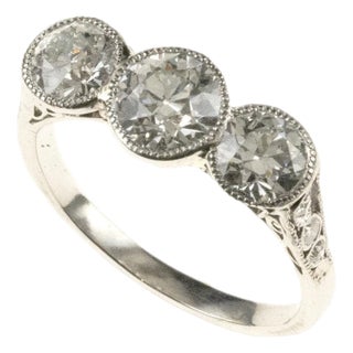 Antique 1920s-Era Platinum Filigree 3 Old European Cut Diamond Ring, Size 6.5 For Sale