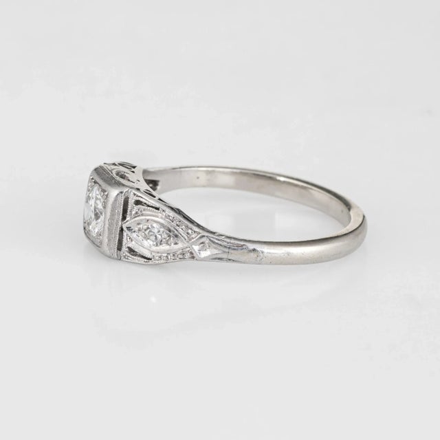 This is part of Chairish's Fine Jewelry assortment. Overview:﻿ Elegant & finely detailed Art Deco era ring (circa 1920s to...