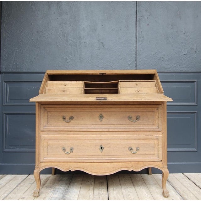 18th Century Flemish Louis XV Secretaire Chest of Drawers in Oak For Sale - Image 4 of 18