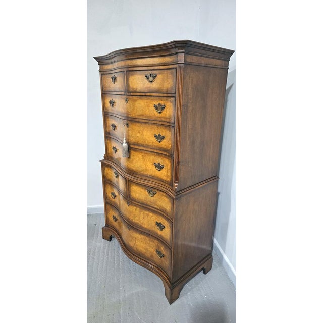 1910s Serpentine Burr Walnut Chest of Drawers, 1910 For Sale - Image 5 of 13