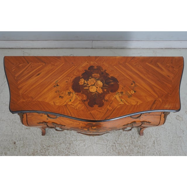 1950s French Louis XV Style Highly Inlaid 3 Drawer Commode For Sale In Philadelphia - Image 6 of 18