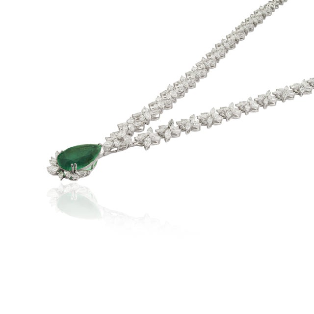 Art Deco Pear Drop 9.81ct Emerald & 12.19ct Diamond Designer Necklace in 14k White Gold For Sale In New York - Image 6 of 15