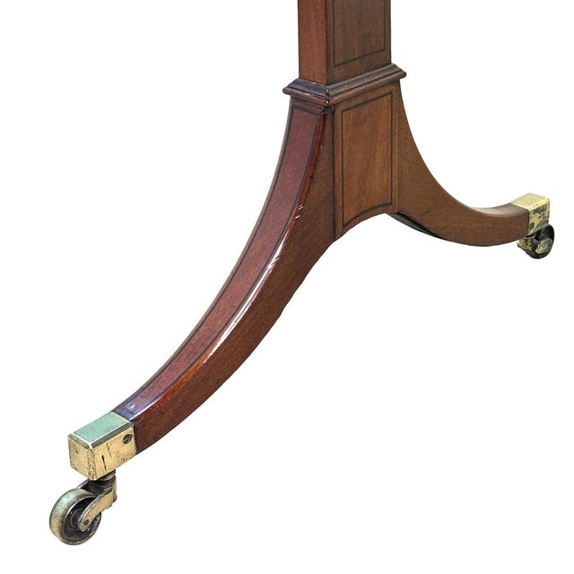 Small Georgian Side Table in Mahogany, 1800 For Sale - Image 3 of 11