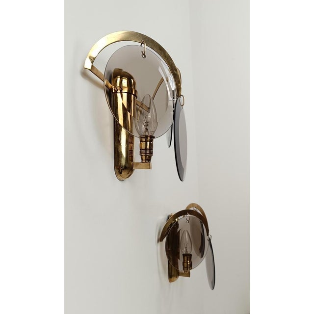 Sconces in Brass and Smoked Bevelled Glass Discs by Sciolari, Italy, 1970s, Set of 2 For Sale - Image 13 of 18