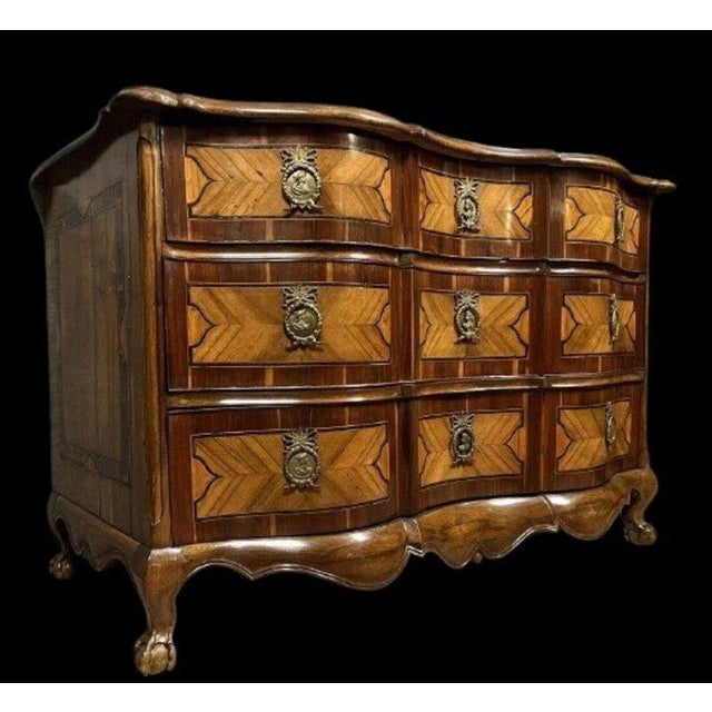 A louis xv period arbalète commode in marquetry of fine woods, dating from the 18th century. The quality of the...