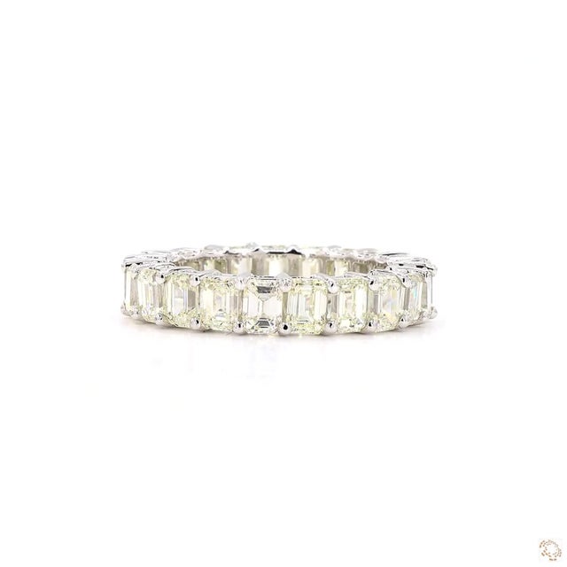 Modern 5.28 Carat Princess Cut Diamond Gold Ring, Size 6.5 For Sale - Image 3 of 9