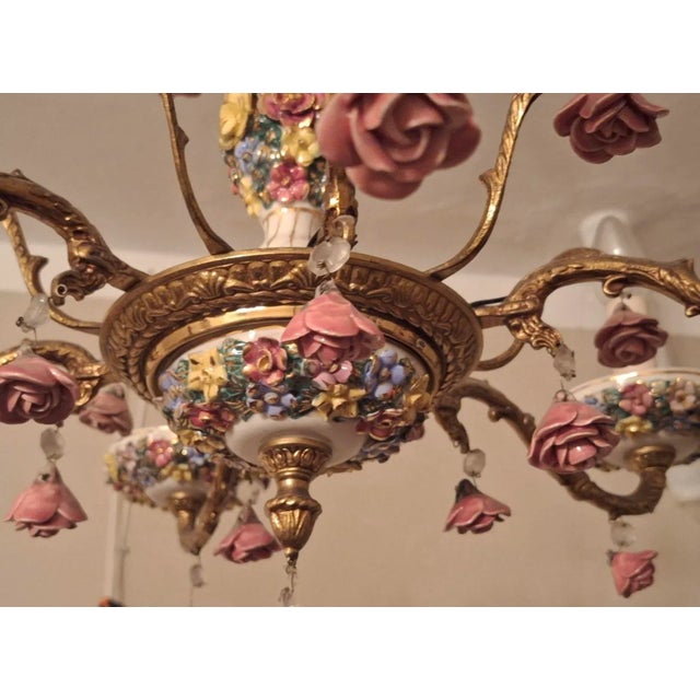 Impressive vintage Boho gilt brass chandelier, 6 arms decorated with ceramic roses. Up to 250V (Europe/UK Standard).The...