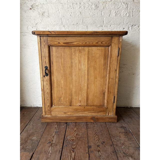 Rustic English Pine Farmhouse Cupboard, 1890s For Sale - Image 3 of 10