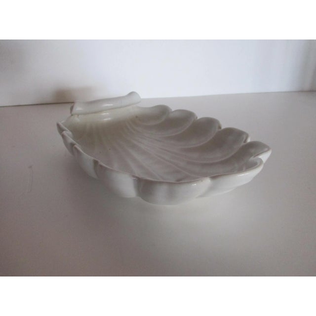 Mid-Century Modern Vintage White Abington Art Deco Style Pottery Decorative Bowl For Sale - Image 3 of 7
