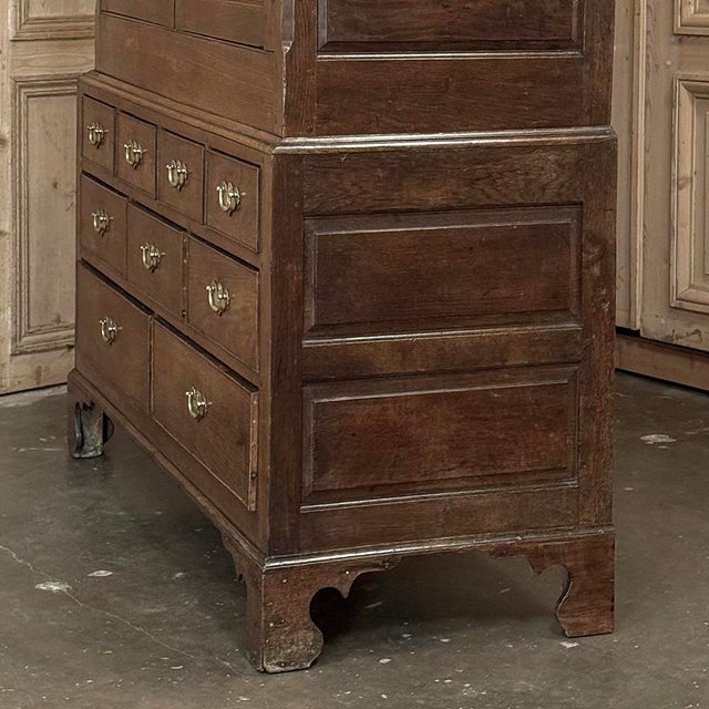 18th Century Georgian Period English Oak Linen Press For Sale - Image 14 of 18