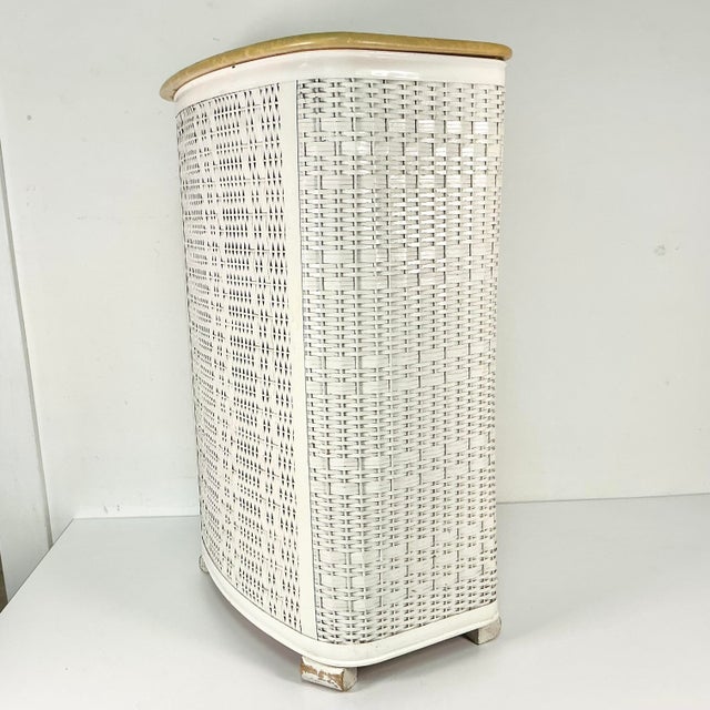 1960s Vintage Boho Chic Coastal Americana Extra Tall Wicker Hamper For Sale - Image 12 of 16