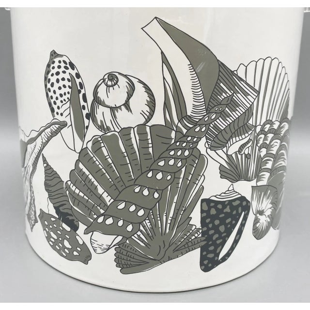 Plastic Vintage White and Gray Shell Ice Bucket – Coastal Barware With Lucite Handle For Sale - Image 7 of 13