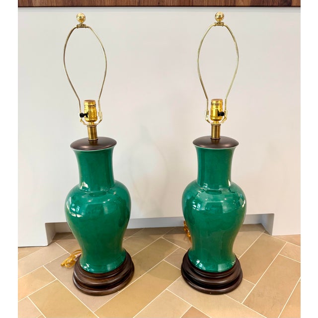 Chinoiserie Beautiful Pair of Frederick Cooper Emerald Green Crystalline Glazed Ceramic Table Lamps For Sale - Image 3 of 7