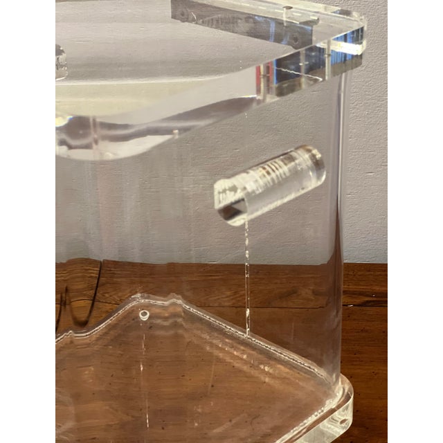 Transparent Vintage Lucite Ice Bucket With Tongs and Hinged Lid For Sale - Image 8 of 11
