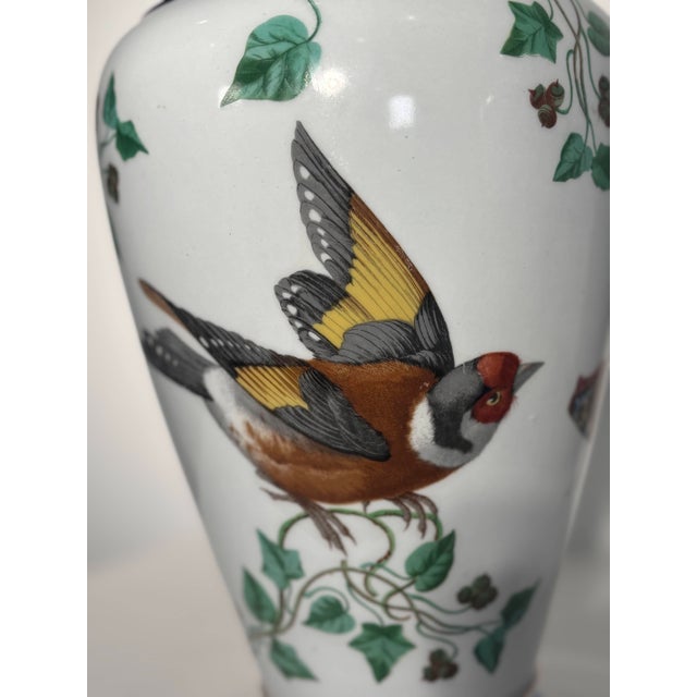 Paris Porcelain Vases with Naturalistic Decoration with Birds and Butterflies, 19th Century, Set of 2 For Sale - Image 10 of 17