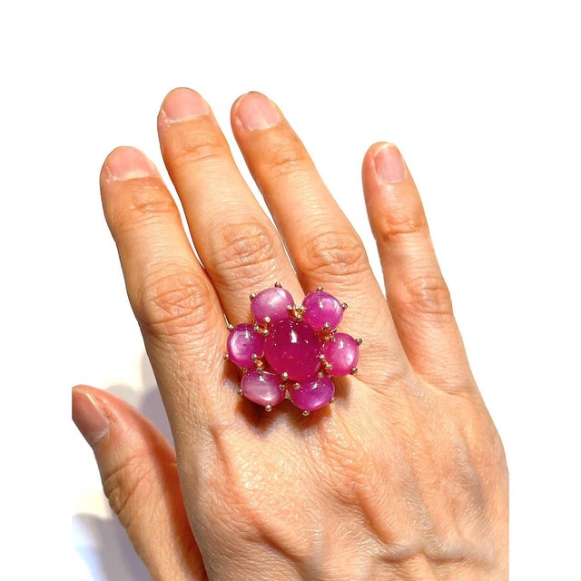 Natural Ruby star and Ruby Cabochon from Sri Lanka - 17 Carat This Ring is from the "Flamenco" traveling collection are...