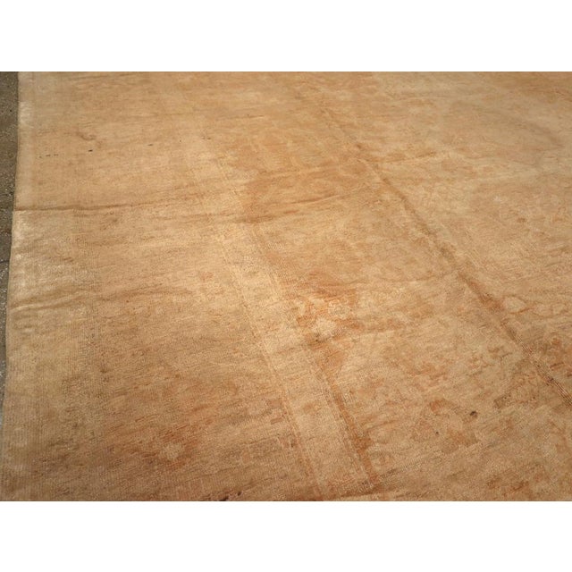 Early 20th Century Galerie Shabab Collection Early 20th Century Handmade Turkish Oushak Room Size Carpet in Gold and Beige For Sale - Image 5 of 10