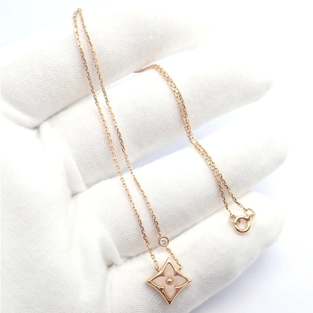 2010s Louis Vuitton Rose Gold Diamond Mother of Pearl Blossom Necklace For Sale - Image 5 of 10