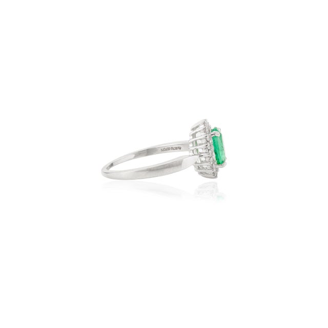 18k White Gold Oval Cut Emerald & Halo Diamonds Cocktail Ring Size 6 For Sale In New York - Image 6 of 12