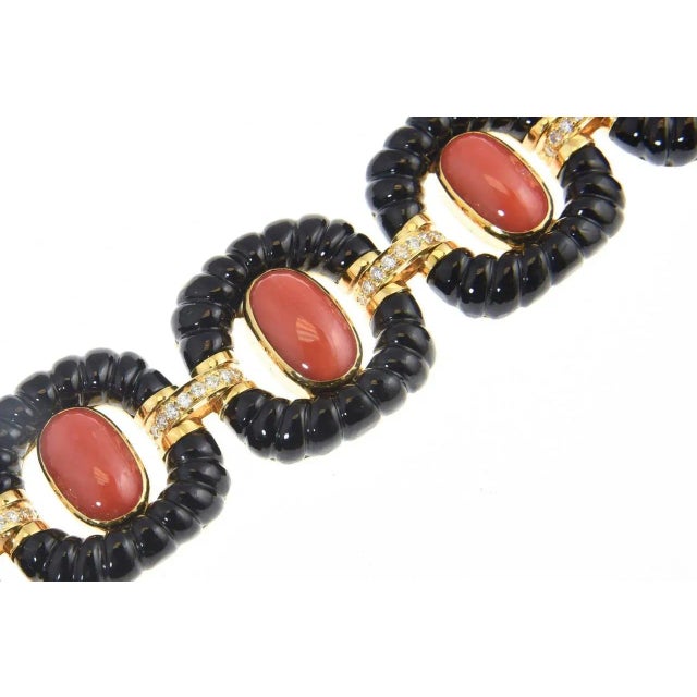 Dramatic Onyx Coral Diamond Gold Link Bracelet For Sale - Image 4 of 10