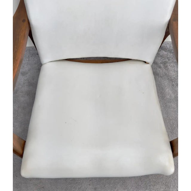 Milo Baughman Style MCM in White Faux Leather Rocking Chair For Sale - Image 9 of 12