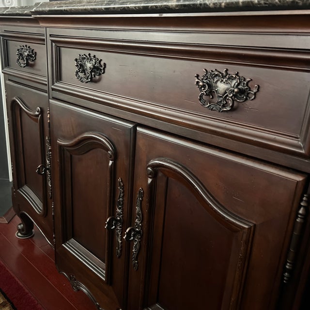 Wood Bernhardt Vintage Neo-Traditional Mahogany Buffet Sideboard / Credenza With Marble Top For Sale - Image 7 of 8