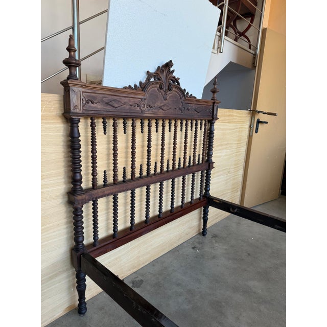 Early 20th Carved Medallions Queen Size Bed, Original Four Poster Lisbon Bed For Sale - Image 9 of 18