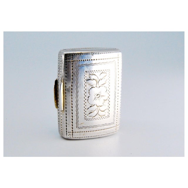 Metal George III Silver and Gold Vinaigrette Box with Engravings For Sale - Image 7 of 9
