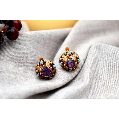 Circular and Cut-Out Gold Earrings, Set of 2 For Sale - Image 5 of 8