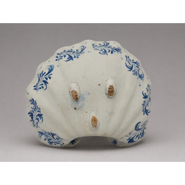 Spanish Tin-Glazed Shell-Form Basin Attr: Puente Del Arzobispo, Toledo 1790-1830 For Sale - Image 11 of 12