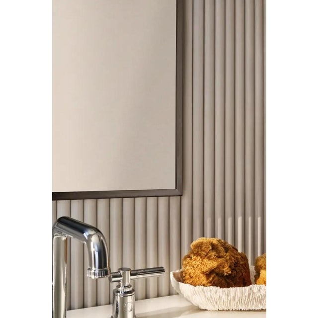 Transitional Robern Craft Series 19 1/4" X 30" Framed Single Door Medicine Cabinet For Sale - Image 3 of 3