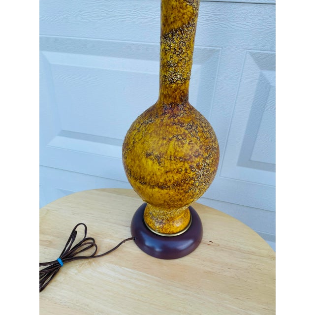 Ceramic Vinage Mid-Century Modern Textured Table Lamp For Sale - Image 7 of 13