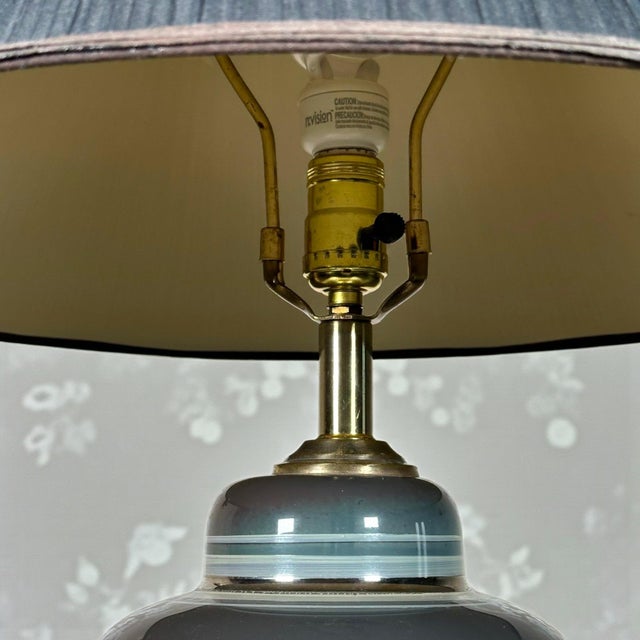 Vintage Hollywood Regency Ombre Ceramic Ginger Jar Table Lamp With Navy Pleated Shade For Sale In Portland, ME - Image 6 of 11