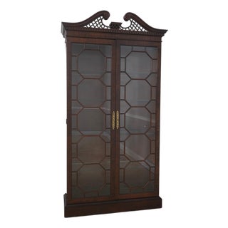 Henredon Chippendale Style 2 Door Mahogany Curio Cabinet For Sale