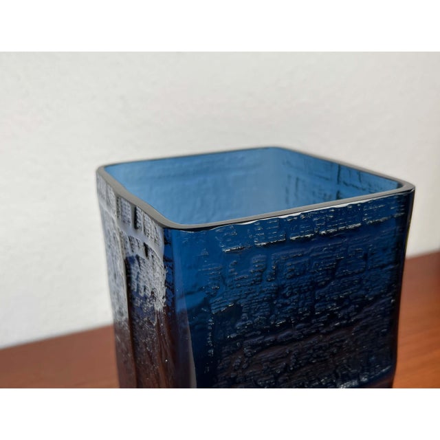 Mid-Century Modern Swedish Blue Glass Vase by Christer Sjögren for Lindshammar Glasbruk, 1960s For Sale - Image 6 of 18