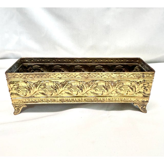 English Hollywood Regency Embossed Brass Footed Planter – Vintage Floral Cachepot For Sale - Image 3 of 6