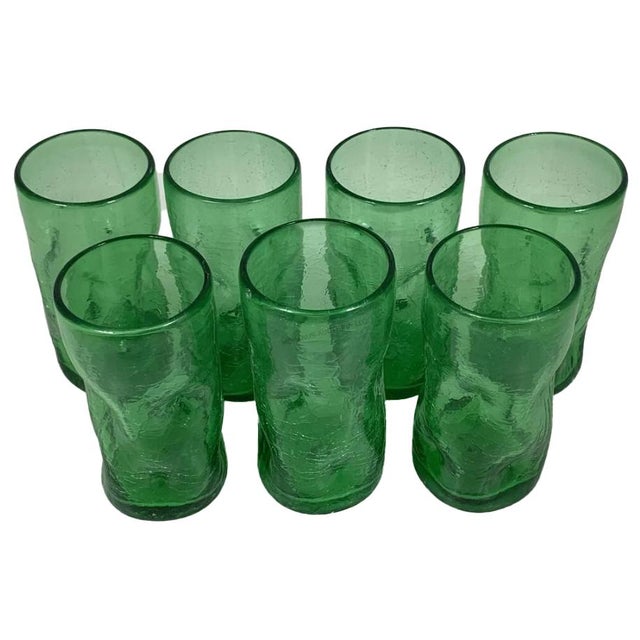 Blenko 1960s Mid-Century Modern Emerald Green Blenko Glass Pinch Crackle Tumblers & Pedestal Dessert Dishes - 15 Pieces For Sale - Image 4 of 5