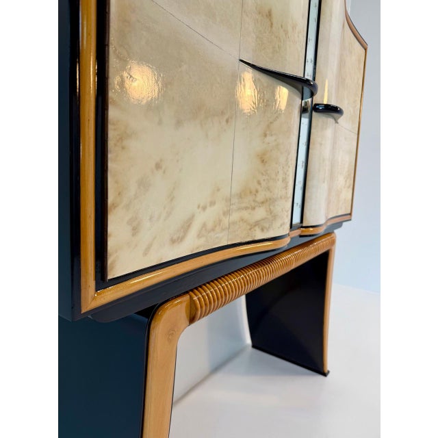 Italian Art Deco Bar Cabinet in Parchment attributed to Paolo Buffa, Italy, 1940s For Sale - Image 9 of 18