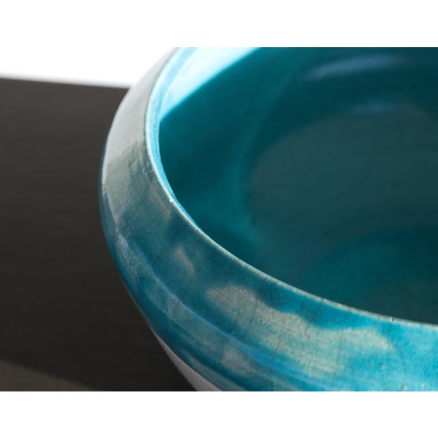 1980s 80s Vintage California Studio Raku Pottery Bowl, With Turquoise & White Crackle Glaze For Sale - Image 5 of 12