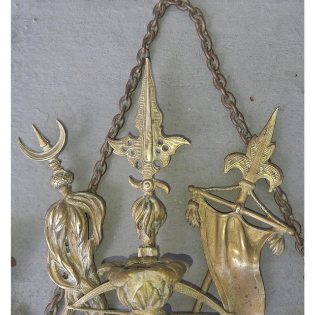 C1840 Large French Louis XIV Heraldic Gilt Bronze Castle Wall Sconce For Sale - Image 13 of 18