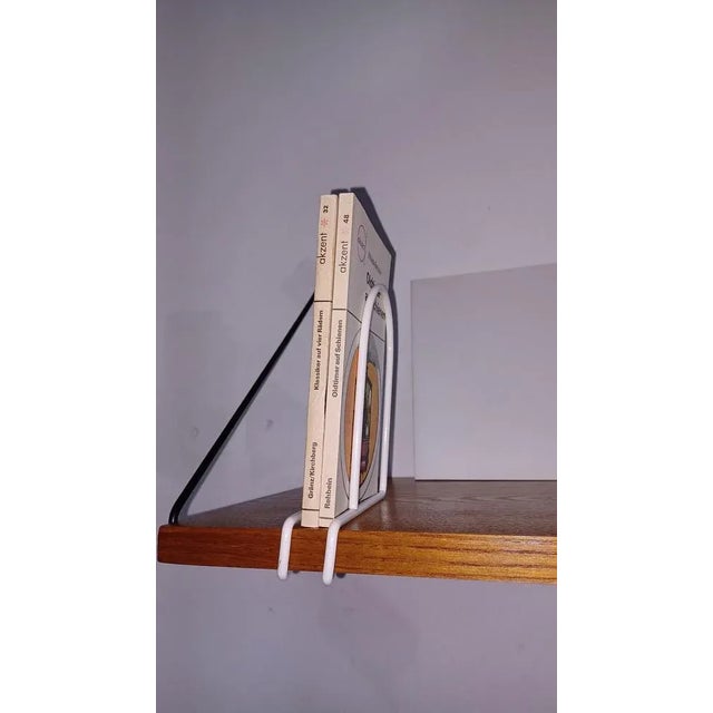 Buchstütze von Kajsa & Nisse Strinning für String 60er . Set - 2 Artikel .Weiß . Für Einlegeböden " String " 2 cm Dicke....