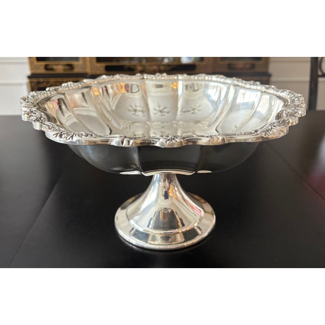 Vintage International Silver "Countess" Silverplate Pedestal Compote Silver Bowl. Beautiful centerpiece bowl with raised...